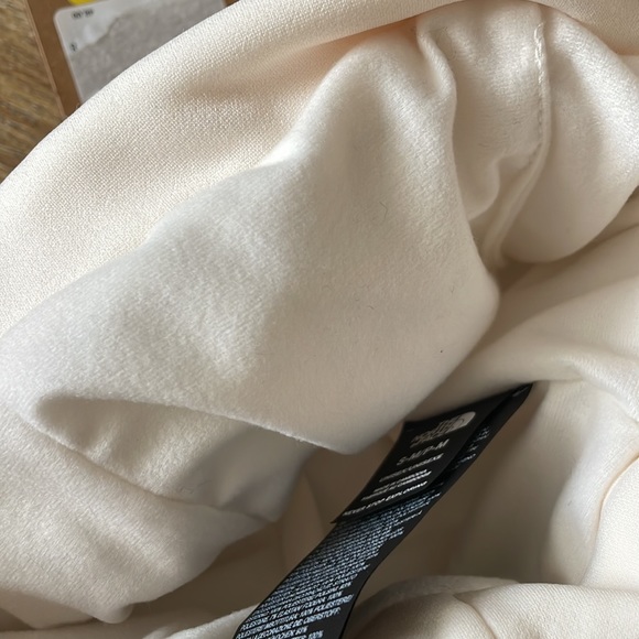 The North Face Thermoball Beanie in Gardinia White NWT - Picture 5 of 10